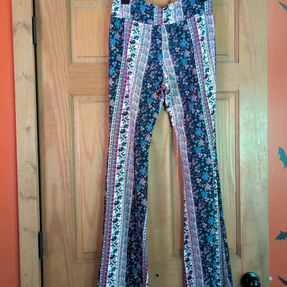 Floral Patterned Women's Pants - Picture 4 of 4